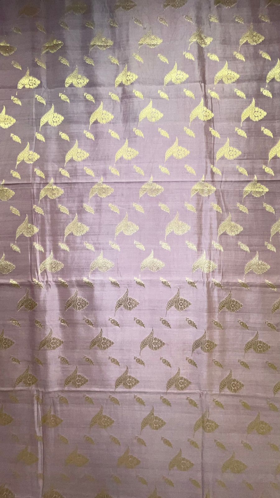 Regal Creation: Faishana Pure Silk Handloom Mauve Chiniya Silk Saree with Gold Zari Floral Booti and Minakari Zari Border with a Stunning Mauve Blouse Piece