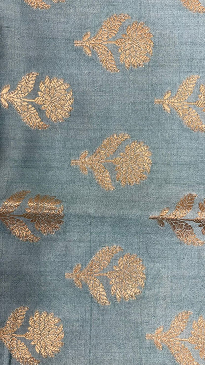 Seamless Elegance: Faishana's Exquisite Seagreen Chiniya Silk Gold Floral Zari Booti and Minakari Zari Border Saree