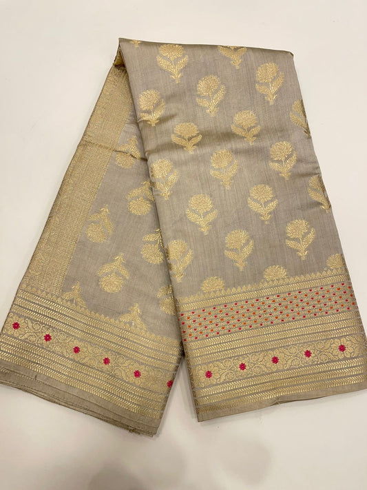 Exquisite Elegance: Faishana Pure Silk Handloom Grey Chiniya Silk Gold Floral Zari Booti with Minakari Border & Grey Blouse