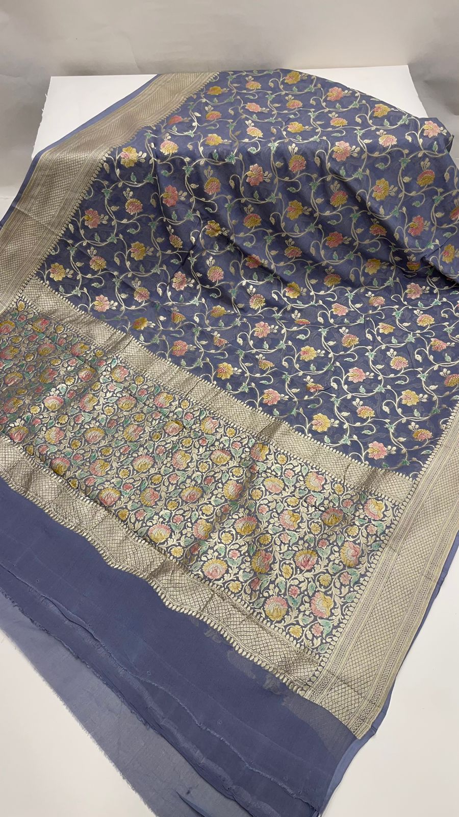 Faishana Pure Silk Handloom Exquisite Grey Khaddi Georgette Hand Brush Floral Zari Kadhwa Jaal with Banarasi Zari Border with Grey Blouse