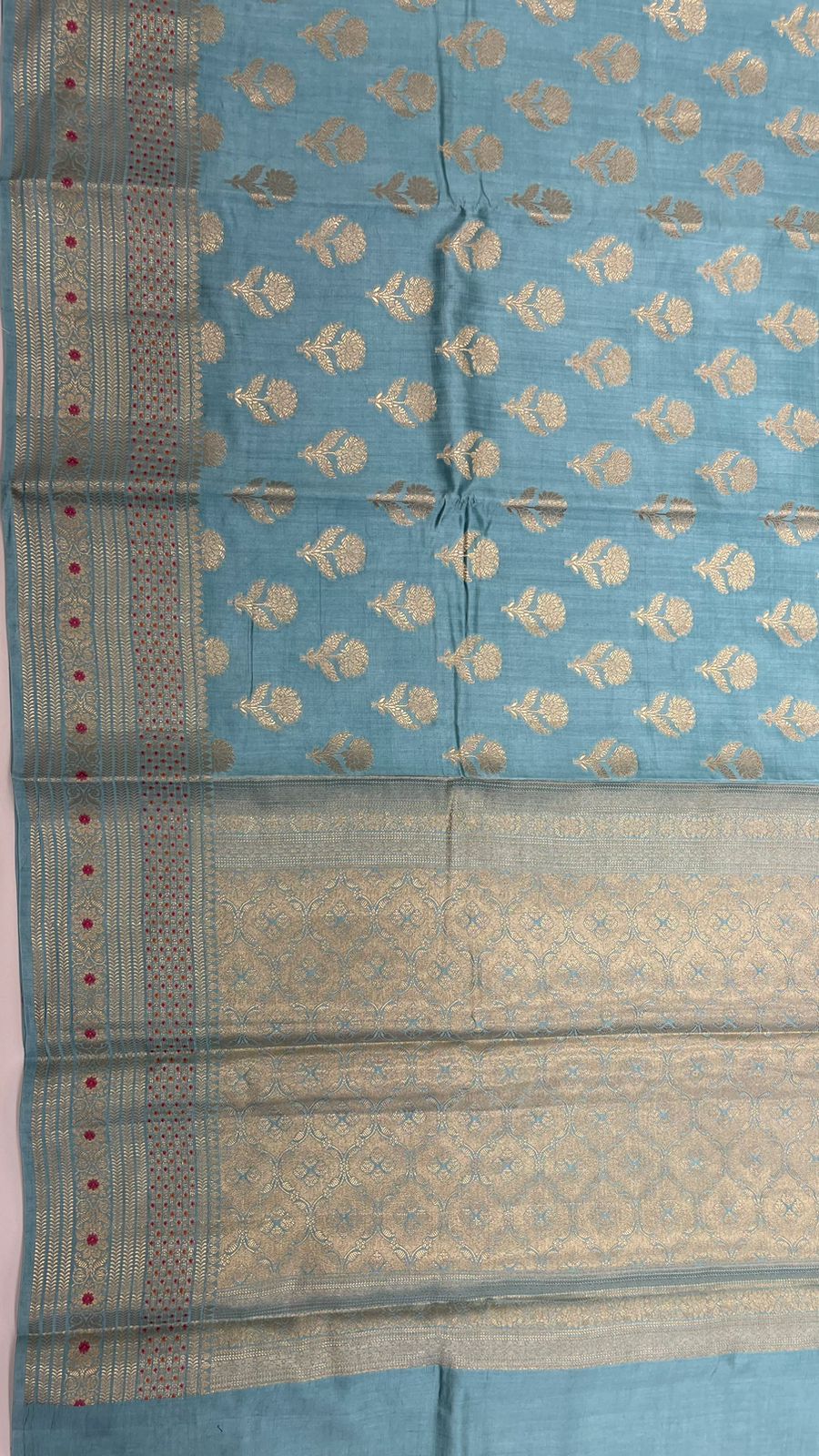 Seamless Elegance: Faishana's Exquisite Seagreen Chiniya Silk Gold Floral Zari Booti and Minakari Zari Border Saree