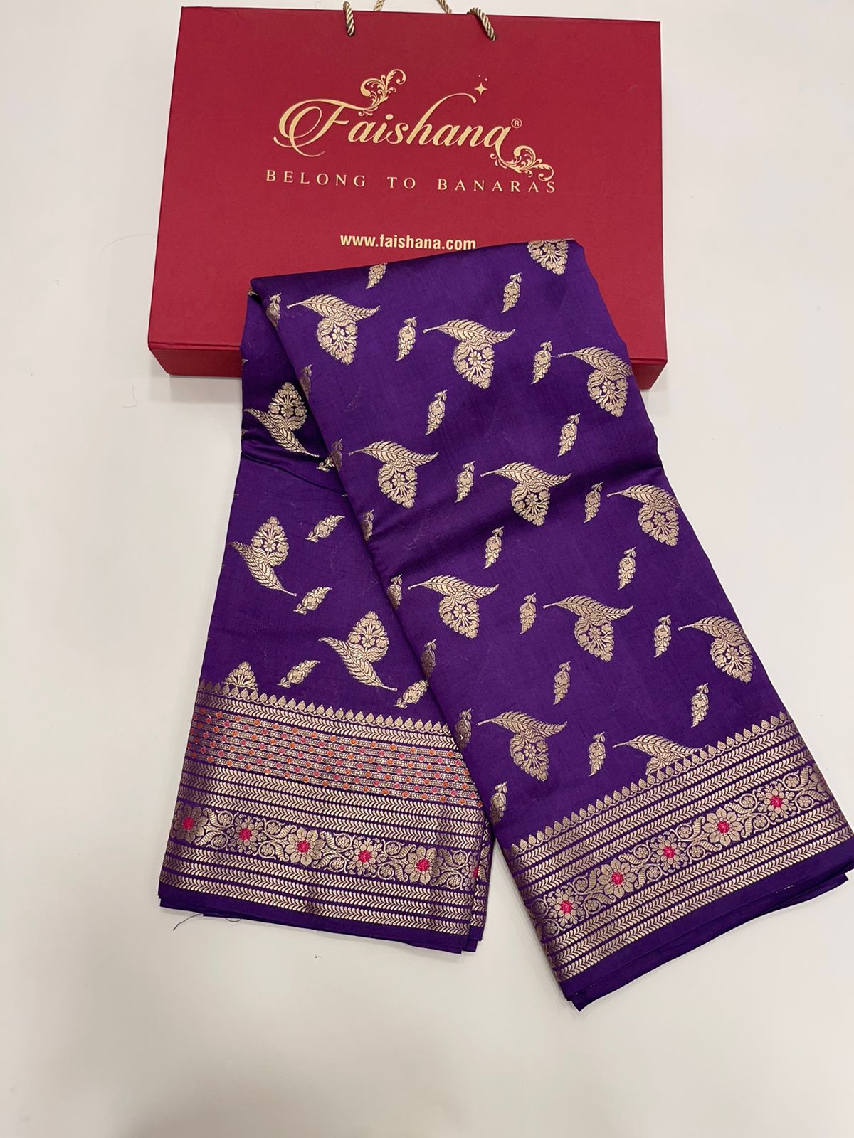 Regal Charm: Faishana's Exquisite Pure Silk Handloom Purple Chiniya Silk Gold Floral Zari Booti with Minakari Border & Purple Blouse
