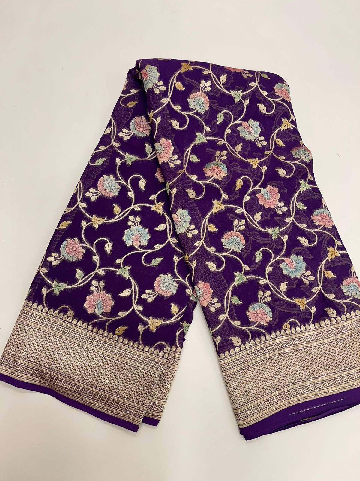 Faishana Pure Silk Handloom Exquisite Purple Khaddi Georgette Hand Brush Floral Zari Kadhwa Jaal with Banarasi Zari Border with Purple Blouse