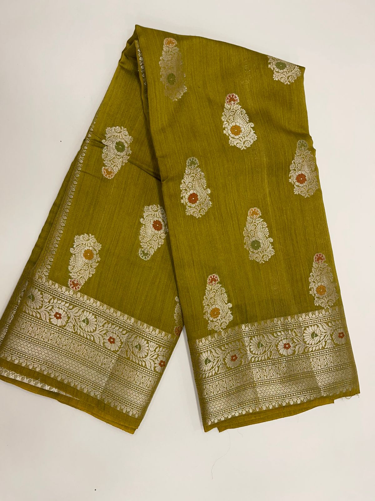 Enchanting Elegance: Faishana Pure Silk Handloom Olive Green Munga Silk Zari Minakari Jaal Anchal Saree with Banarasi Minakari Zari Border by an Olive Green Blouse Piece