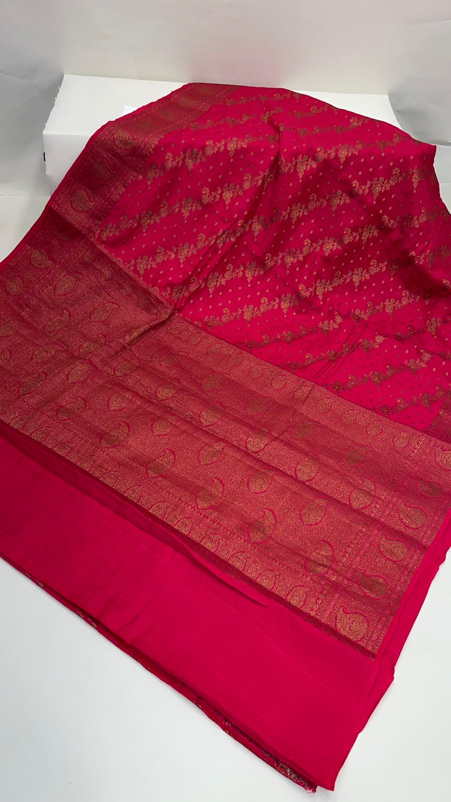 Ravishing Elegance: Faishana's Pure Silk Handloom Munga Silk Saree with Copper Zari Diagonal Jaal Mina Booti Paisley Zari Border & Pink Blouse