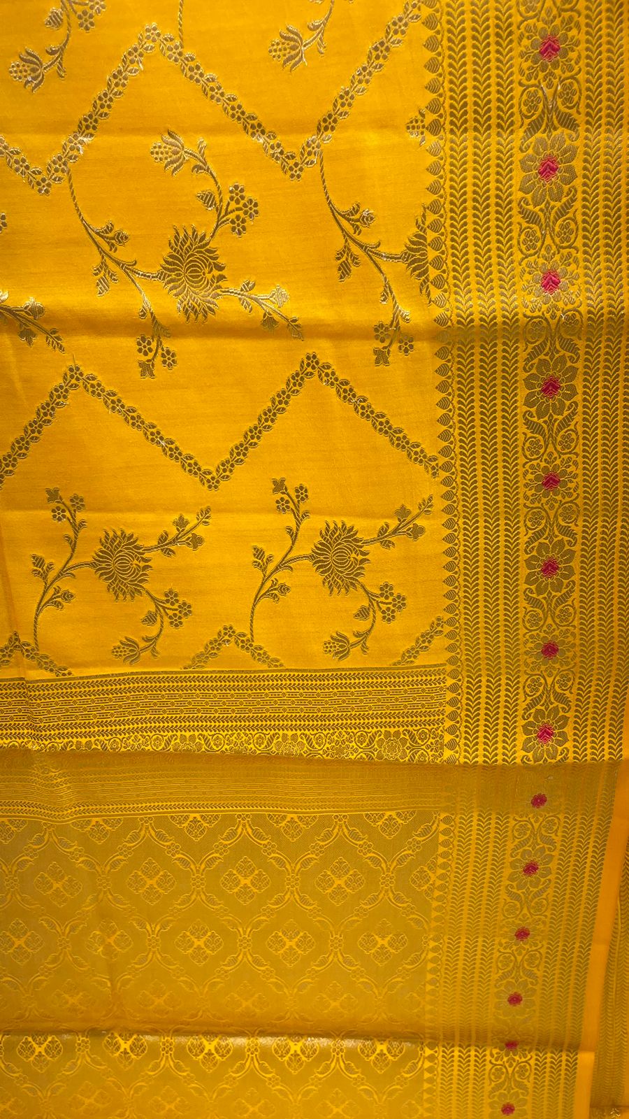 Golden Elegance: Faishana's Exquisite Pure Silk Handloom Gold Chiniya Silk Zari Tilfi Jaal Zig-Zag Saree with Minakari Zari Border and Gold Blouse