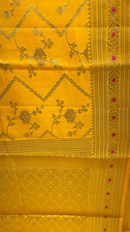 Golden Elegance: Faishana's Exquisite Pure Silk Handloom Gold Chiniya Silk Zari Tilfi Jaal Zig-Zag Saree with Minakari Zari Border and Gold Blouse