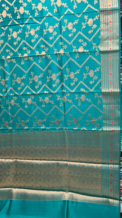 Oceanic Elegance: Faishana's Pure Silk Handloom Sea Green Pure Chiniya Silk Tilfi Zari Jaal Zig-Zag Saree with Minakari Zari Border with Sea Green Blouse Piece