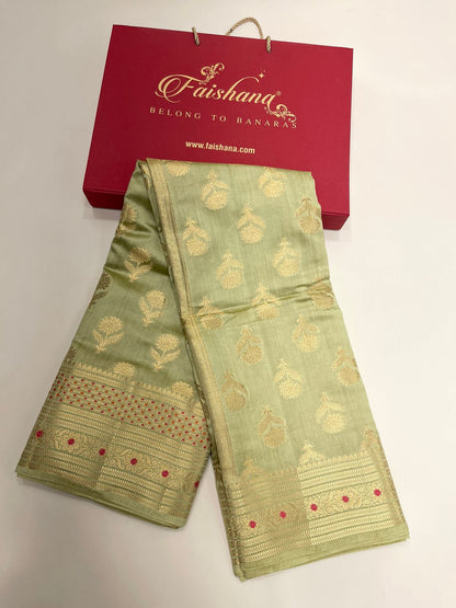 Enchanting Elegance: Faishana's Pure Silk Handloom Olive Green Chiniya Silk Gold Floral Zari Booti with Minakari Zari Border Saree