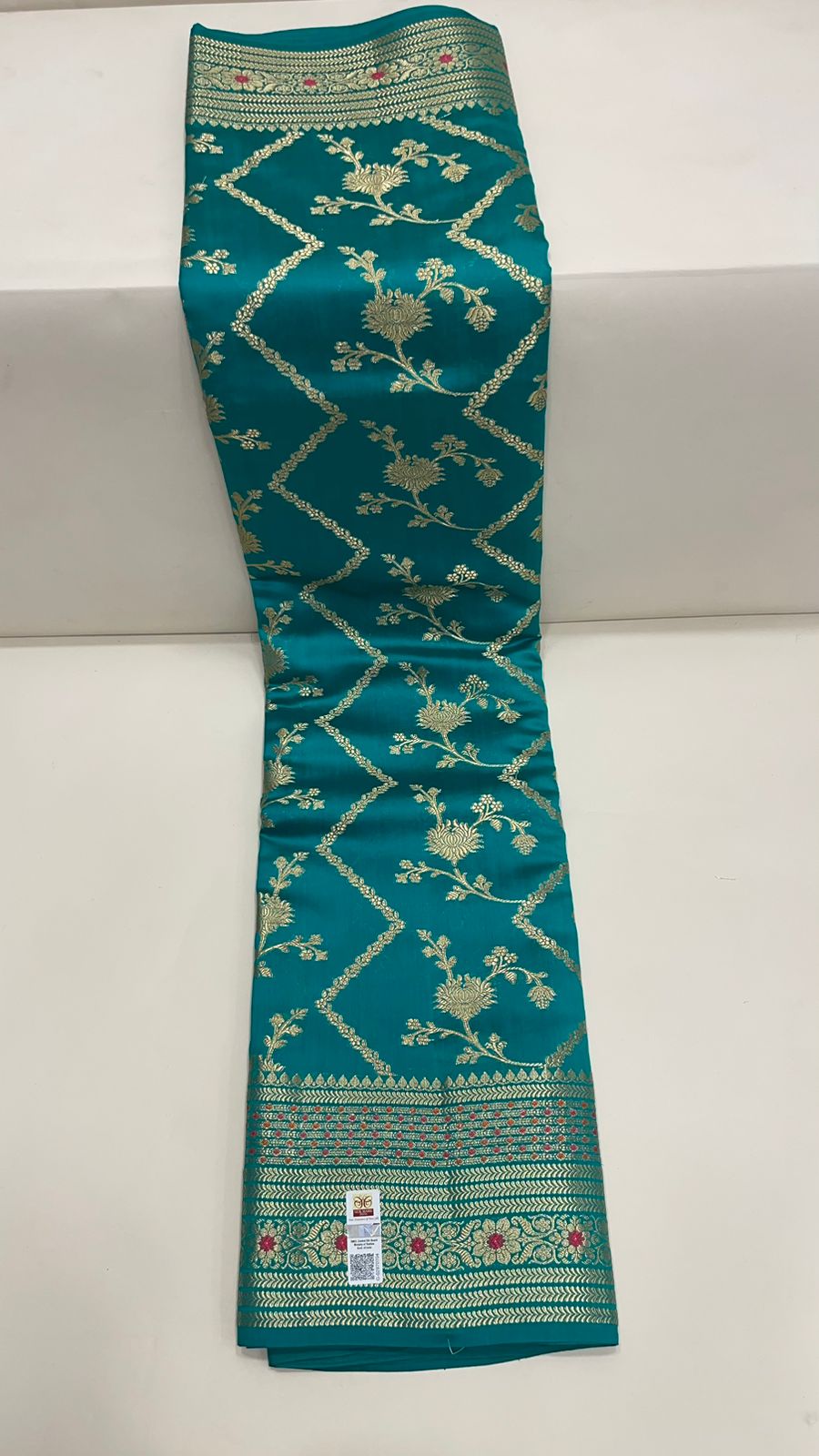 Oceanic Elegance: Faishana's Pure Silk Handloom Sea Green Pure Chiniya Silk Tilfi Zari Jaal Zig-Zag Saree with Minakari Zari Border with Sea Green Blouse Piece