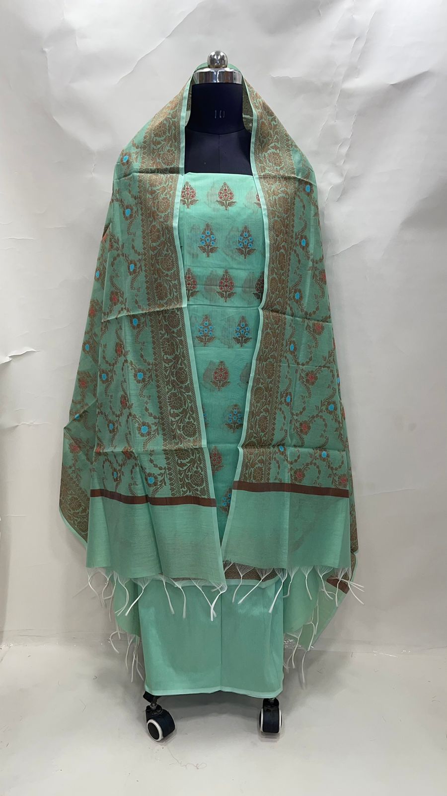 Faishana Presents Green Cotton Resham Copper Zari 3pcs Suit Set accompanied with Plain Bottom and Top Copper Zari Cotton Small Mina Boota with Green Mina Jaal Dupatta