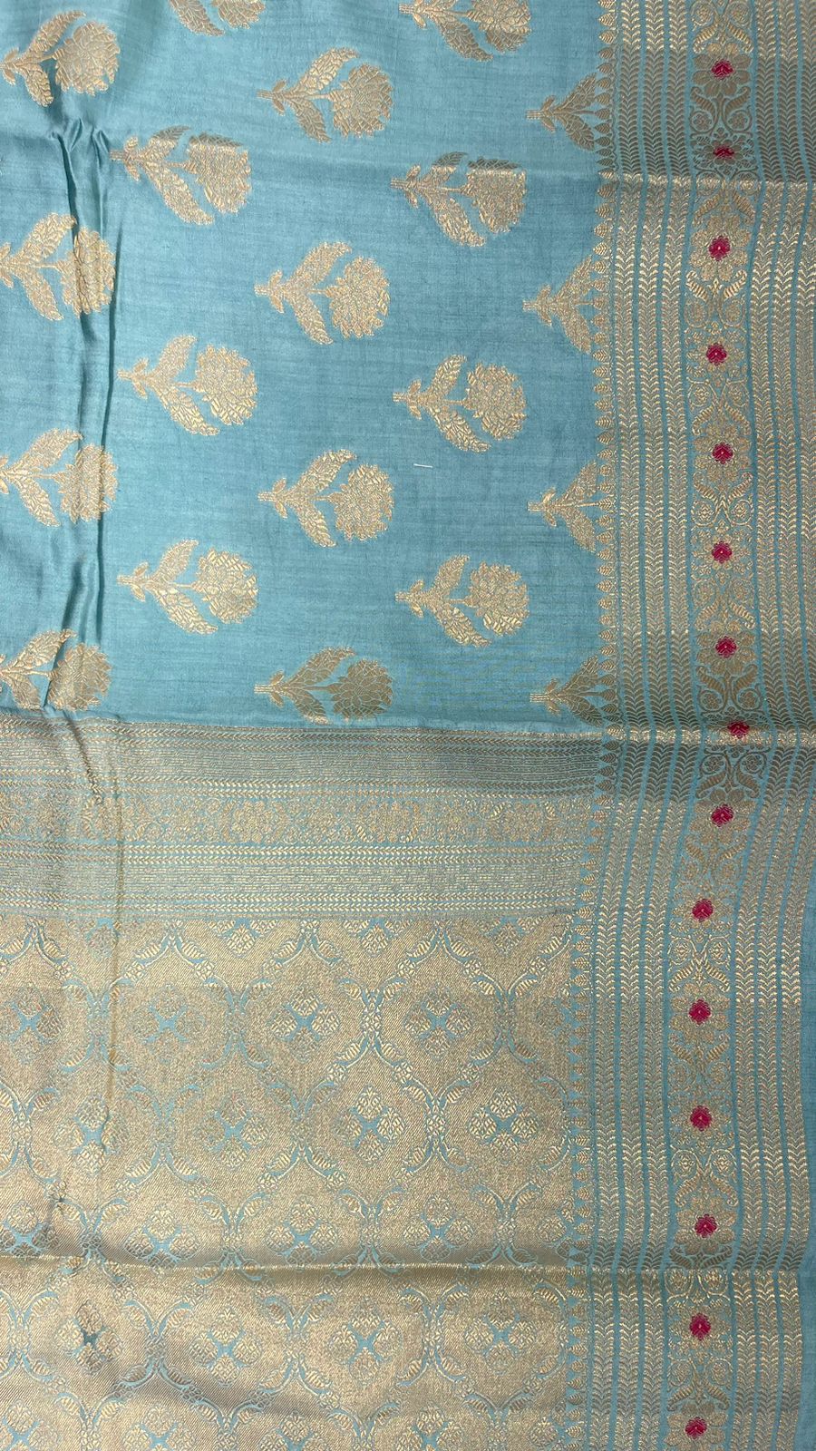 Seamless Elegance: Faishana's Exquisite Seagreen Chiniya Silk Gold Floral Zari Booti and Minakari Zari Border Saree